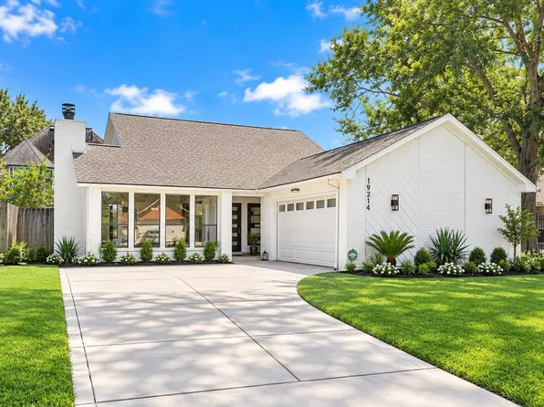 19214 Hikers Trail Dr, Humble, TX 77346