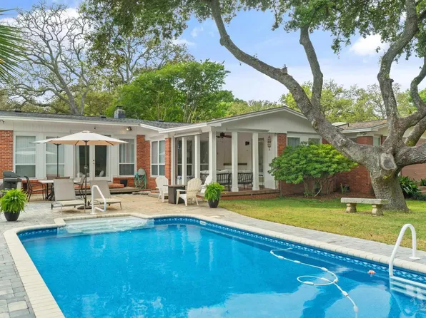 26 Gilmore Dr, Gulf Breeze, FL 32561