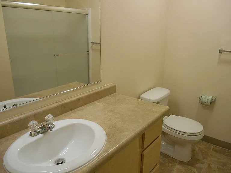 Oak Tree Apartments — Photo 31