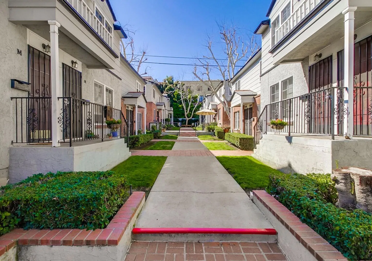 Charming 2 Bed/1 Bath Townhome style Apt in NorthPark — Photo 3