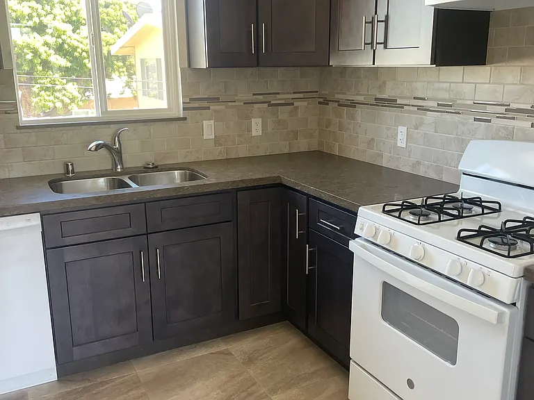 135 E A St #135 — Photo 12