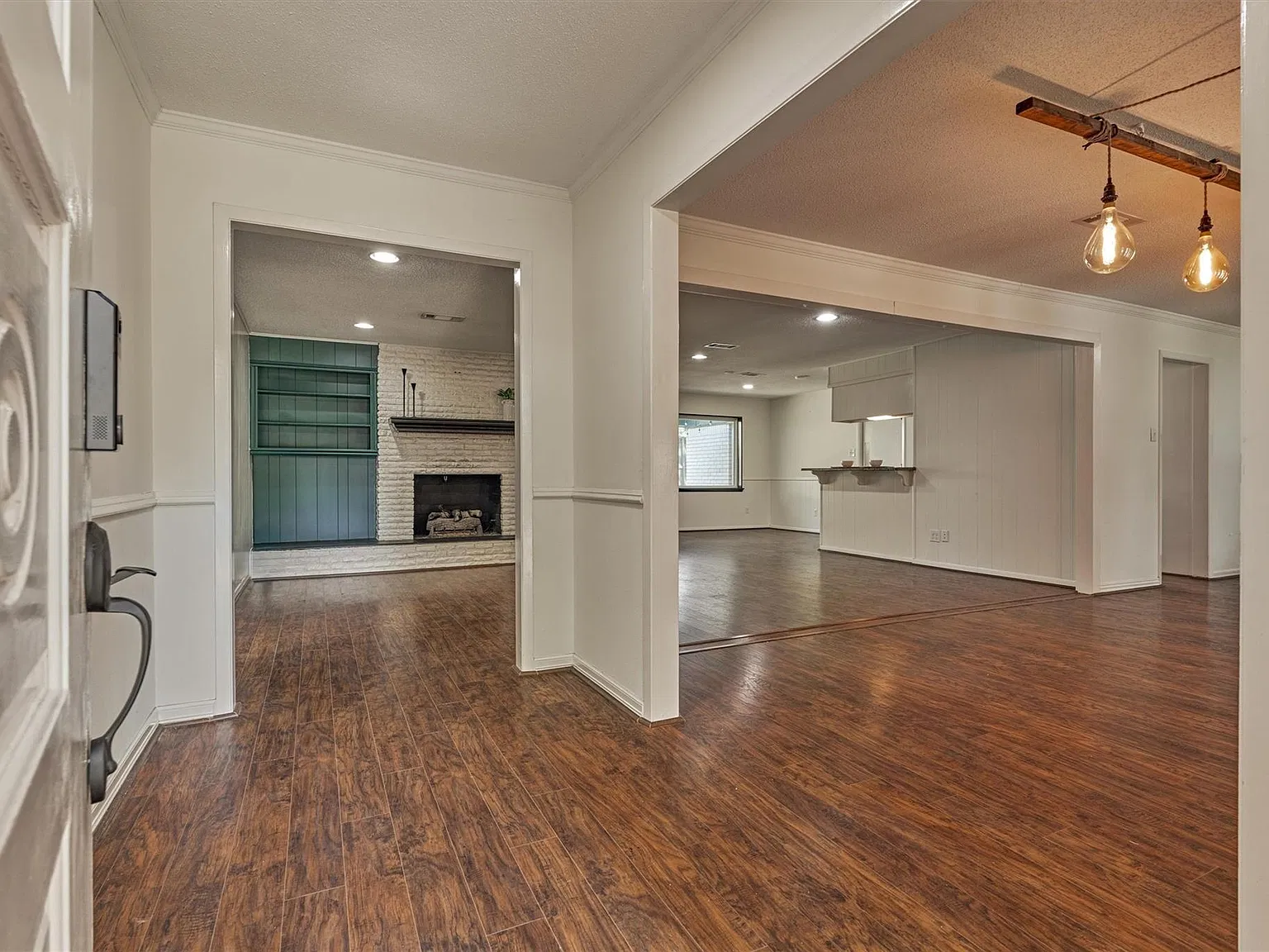 3 bed, 2.0 bath, 2005 sqft, $2,300 — Photo 4