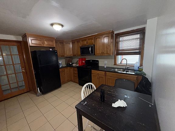 2nd image of 179 Shute St #1