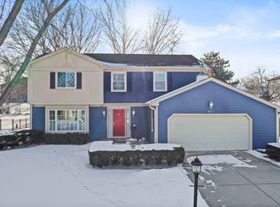 817 Prince Charles Ln, Schaumburg, IL 60195