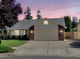 35 Daniel Dr, Eugene, OR 97404