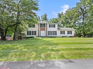 17 Rochelle Dr, New City, NY 10956
