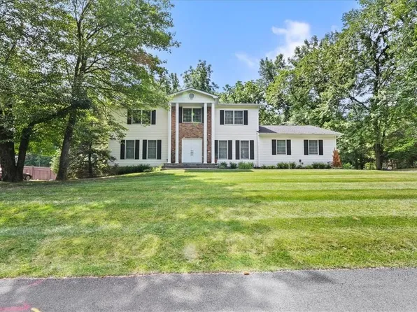 17 Rochelle Drive, New City, NY 10956