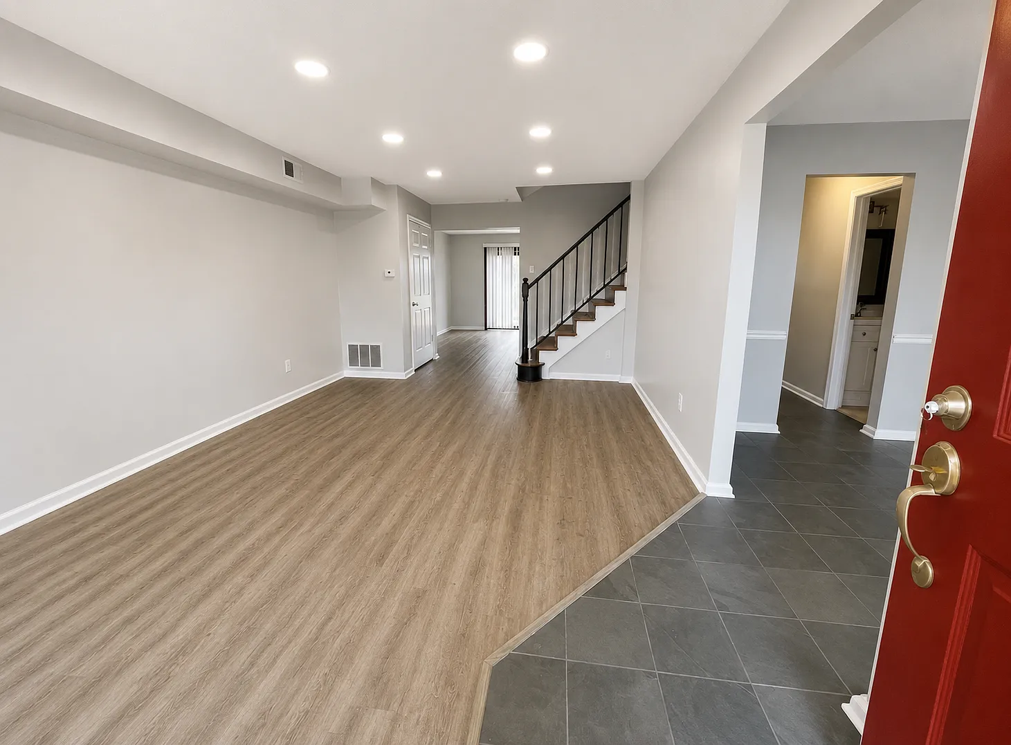 3 bed, 2.5 bath, 1900 sqft, $2,600 — Photo 4