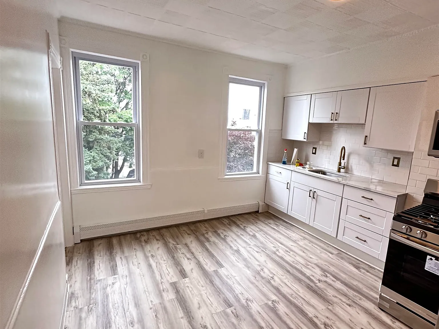 3 bed, 1.0 bath, $3,000 — Photo 3