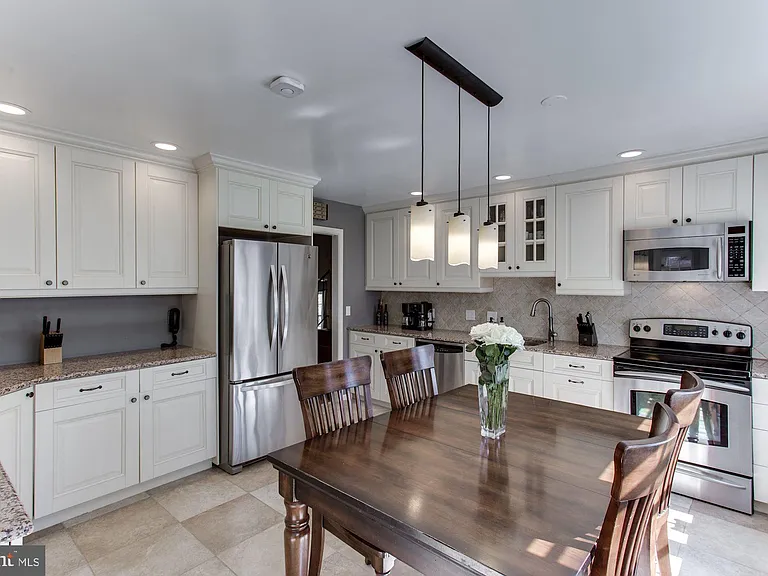 7510 Shadywood Rd — Photo 13
