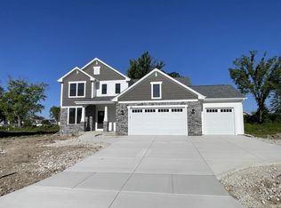 9581 S Bergamont Dr, Franklin, WI 53132