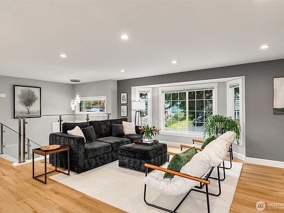 4th image of 403 Ferndale Avenue NE