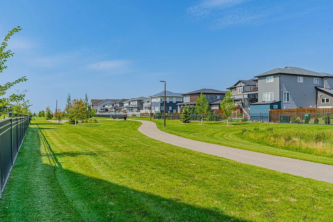 Aspen Vistas | Newly Constructed 3BR | 2BR "Most Leased this Month" — Photo 2