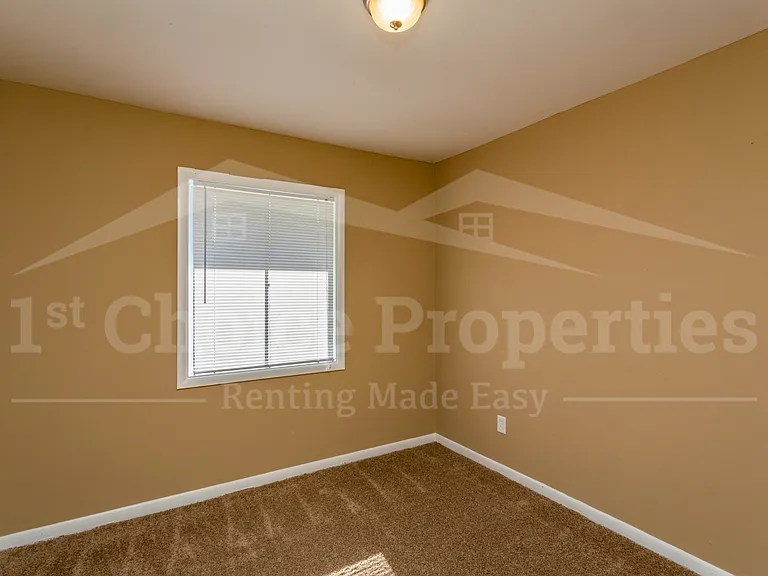 1332 Lake Ln NE — Photo 8