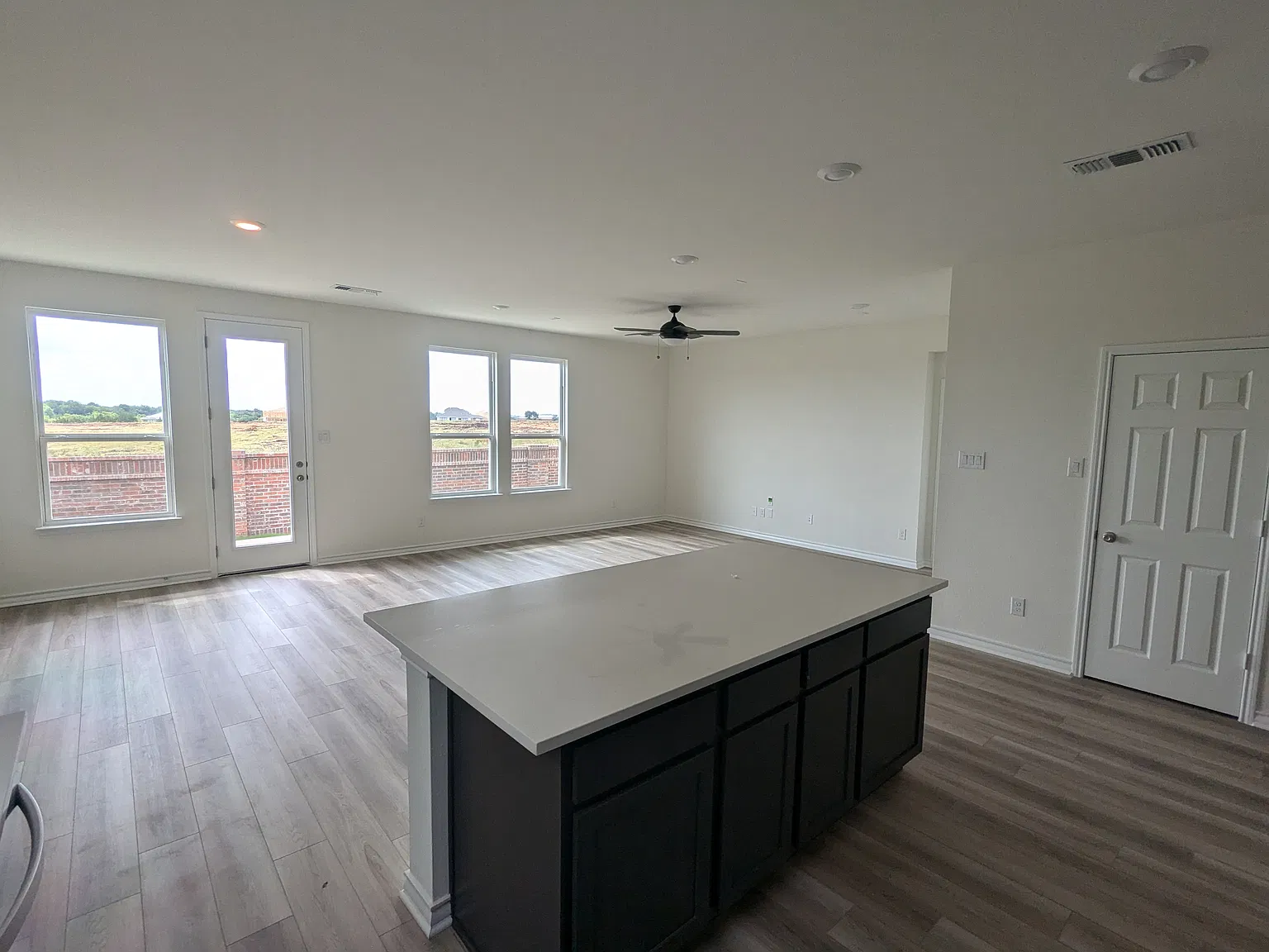 4 bed, 1825 sqft, $2,000 — Photo 4