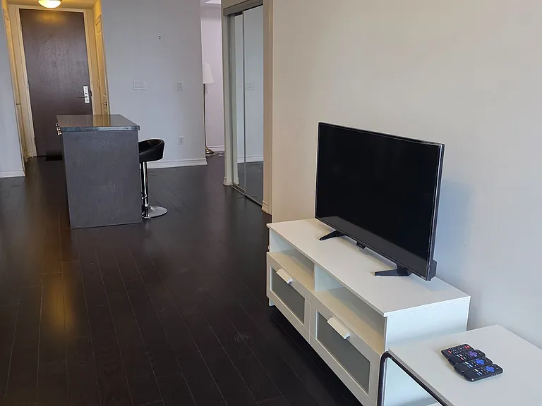 386 Yonge St #3313 — Photo 3