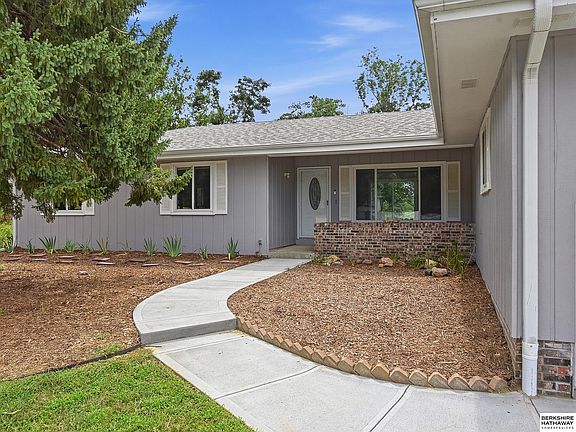 3rd image of 10061 Miami Cir
