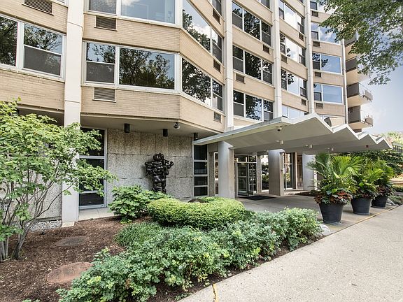 2nd image of 555 W Cornelia Ave APT 1506