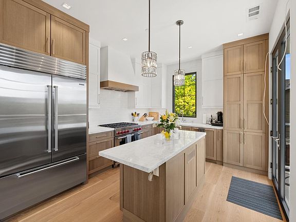 5th image of 481 Woodland Ave