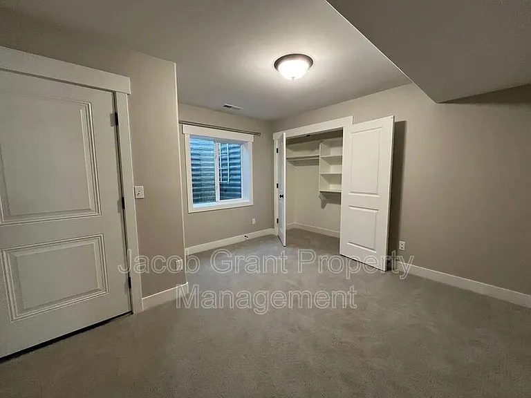 5694 Eaglewood Dr — Photo 15