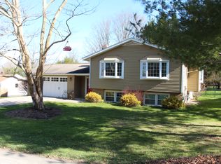 3 Chestnut Rd, New Hartford, NY 13413