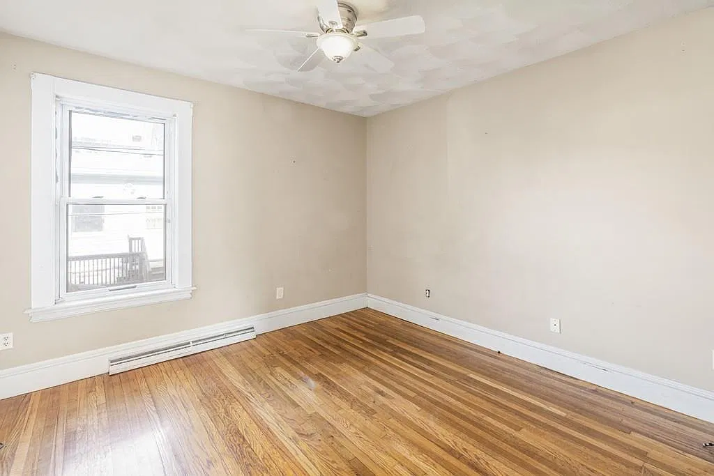 3 bed, 1200 sqft, $3,300 — Photo 4