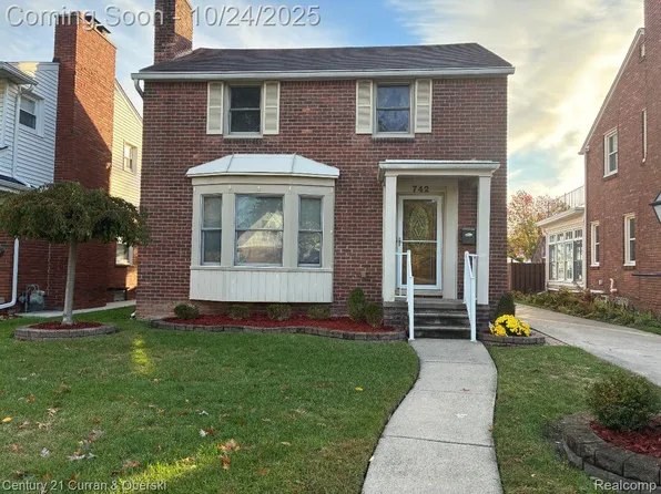 742 N York St, Dearborn, MI 48128