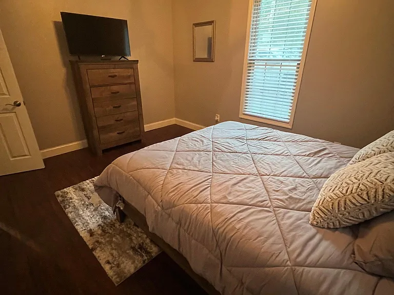 511 Augusta Ave — Photo 13