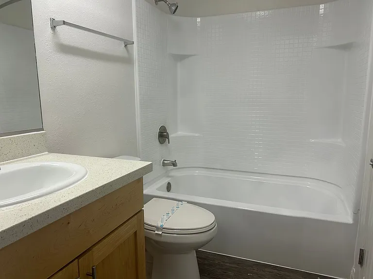 Villa Del Sol Apartments — Photo 93