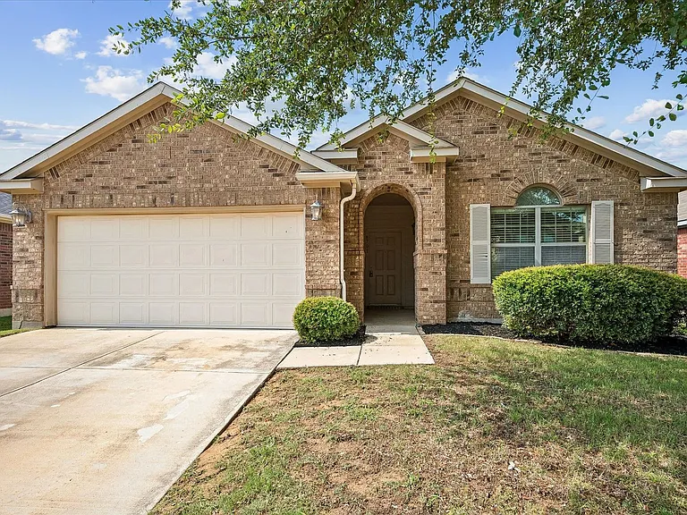 8701 Sagebrush Trl — Photo 1