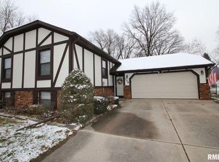 109 Arrowhead Ct, East Peoria, IL 61611