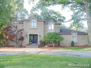 851 Peach Tree Lane, Rochester Hills, MI 48306 Home for Sale MLS#  20230076484