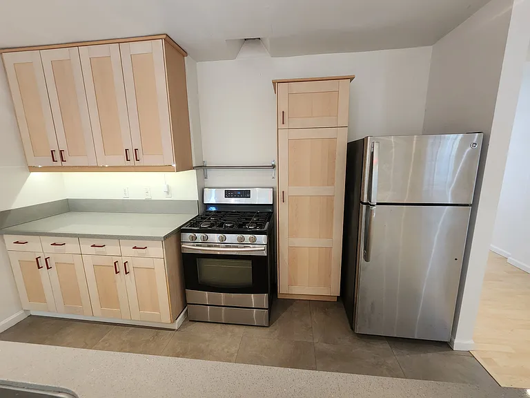 3661 Richmond St — Photo 7