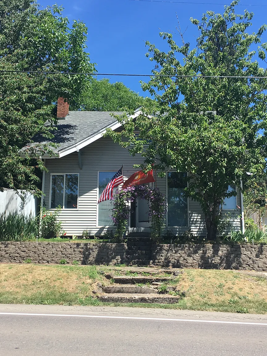 235 N Maple St photo 1