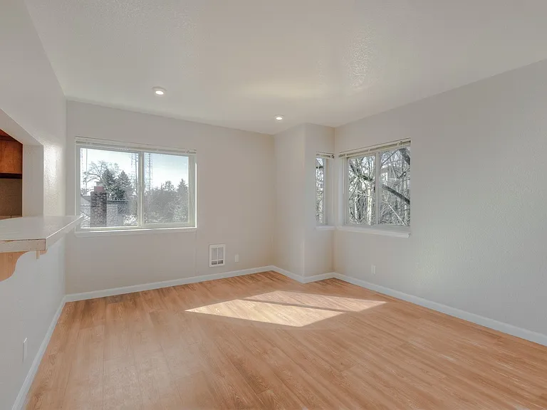 Genesis Apartments — Photo 8