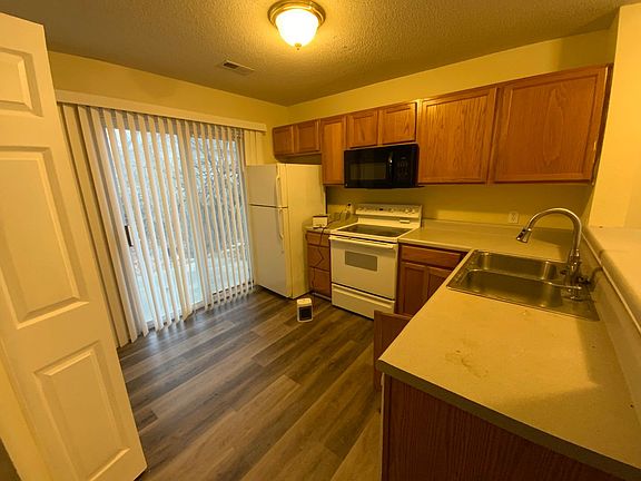 4th image of 3409-3411 Squirrel Dr