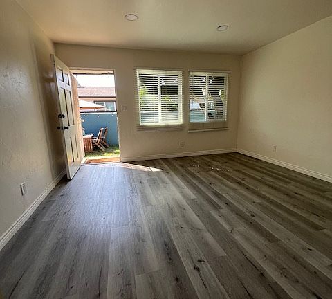 3rd image of 1229 Grand Ave