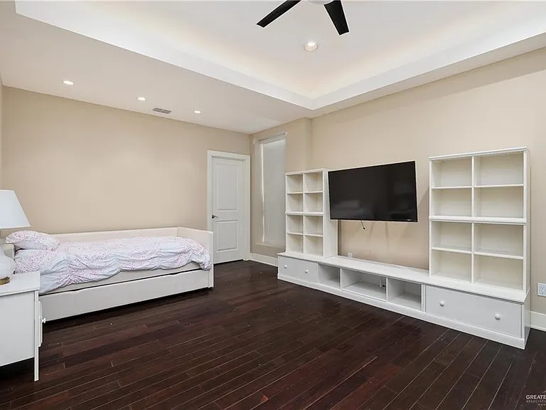2210 S 49th Ln — Photo 15