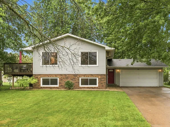 1407 Meadowlark Ln, New Richmond, WI 54017
