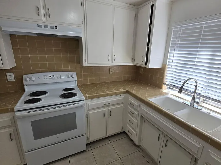 722 Franklin Ln #A & B — Photo 3