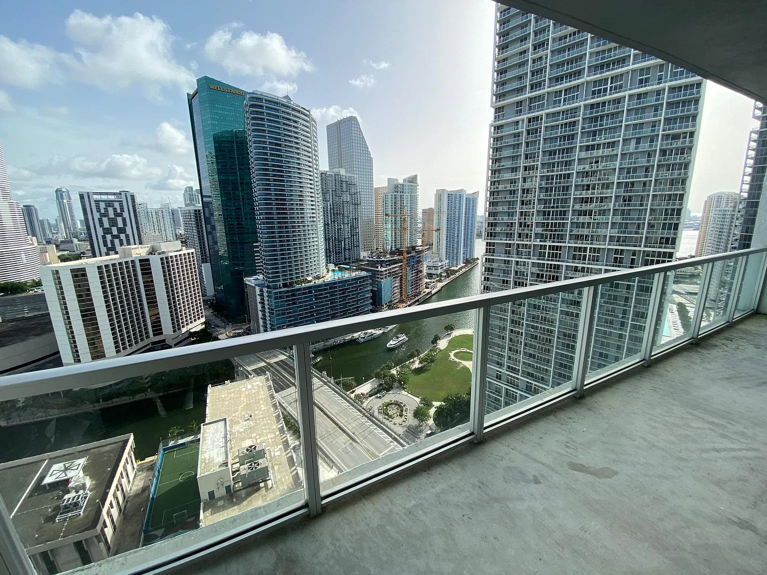 500 Brickell Ave — Photo 1