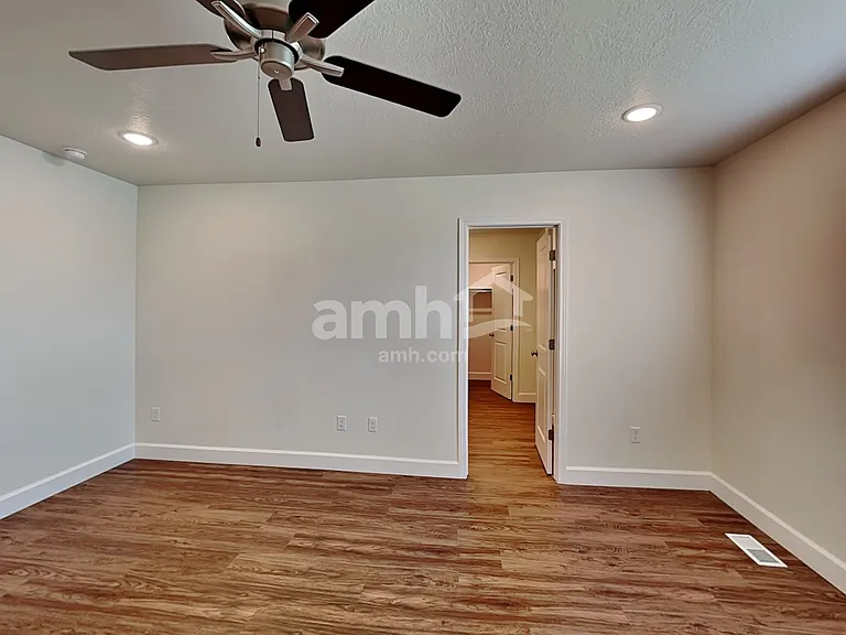 1348 E White St — Photo 11