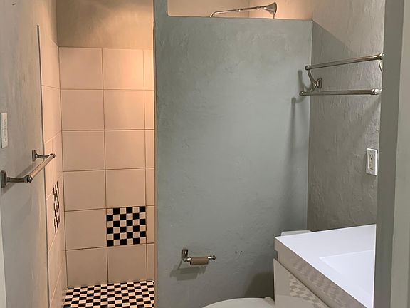 3rd image of 3939 Iola Dr