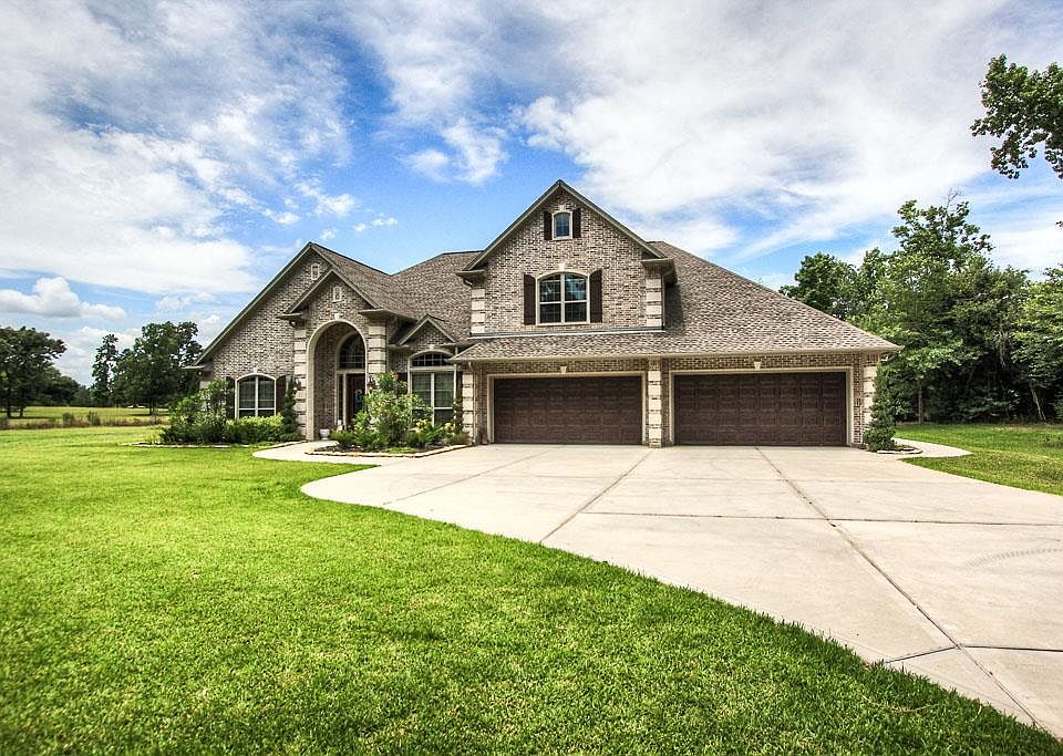 1st image of 15601 Crown Oaks Dr