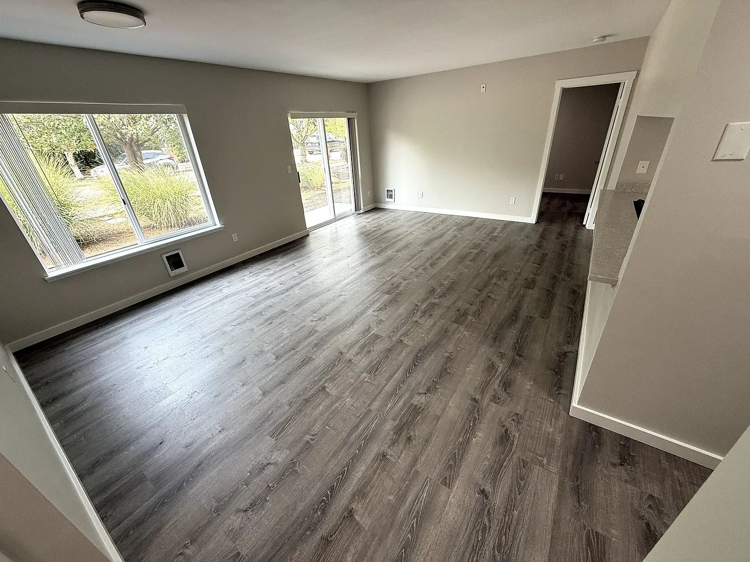 2 bed, 850 sqft, $2,185 — Photo 2