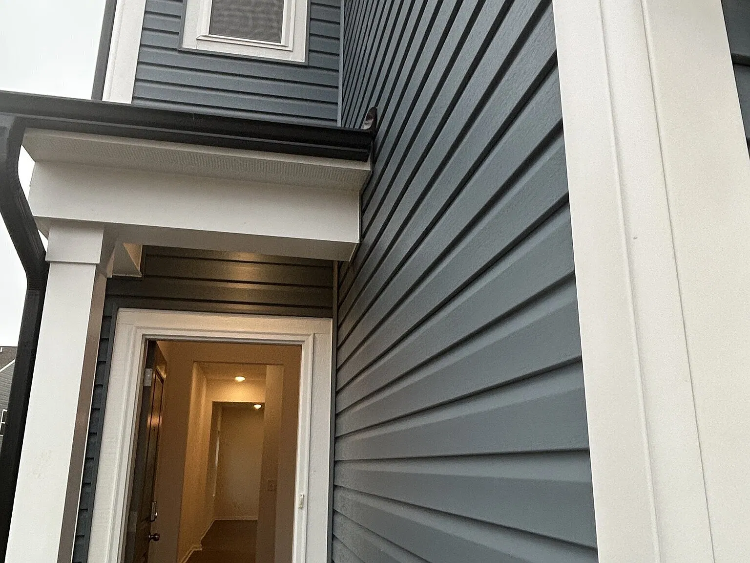 3 bed, 2.5 bath, 2174 sqft, $2,200 — Photo 2