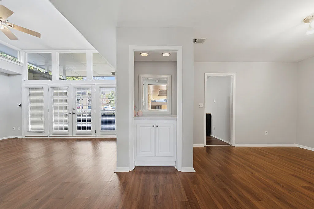 2 bed, 1176 sqft, $1,800 — Photo 2