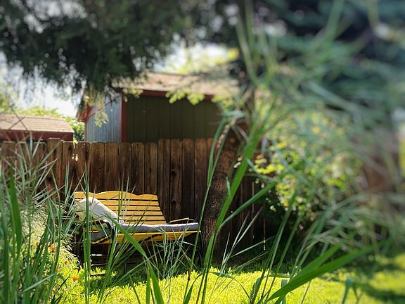 'Pear Blossom' Cottage is best suited for travelling medical / corporate professionals, digital nomads, academics & interns, and for relocation. Accommodates 1 or 2 guests.