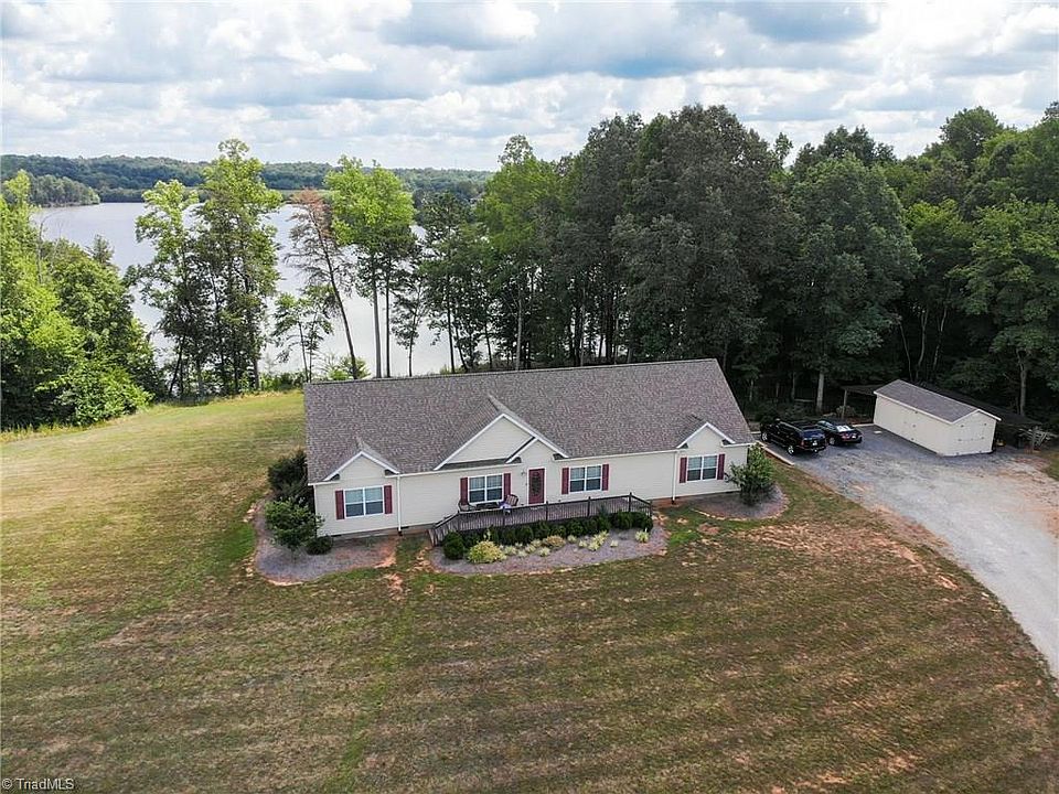 1st image of 615 Crystal Cove Ln
