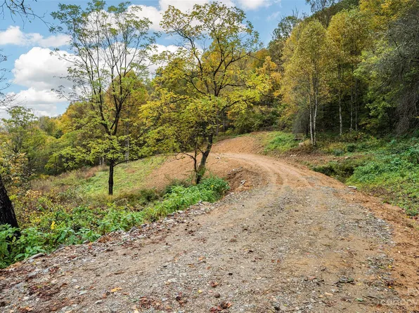 13-16 & 17 Wayward Cv, Clyde, NC 28721